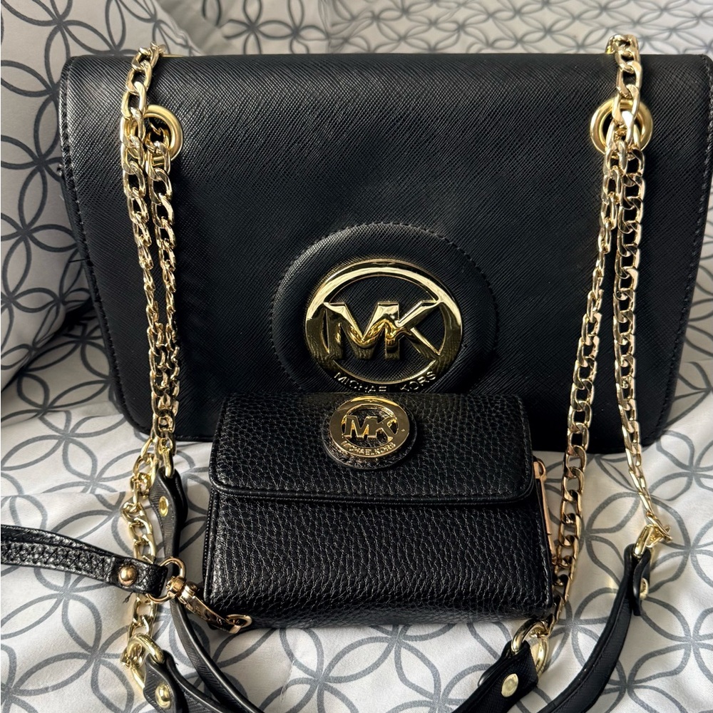 B86-Michael Kors Black Shoulder Bag with Gold Chain -  wallet sold separately - Picture 4 of 6